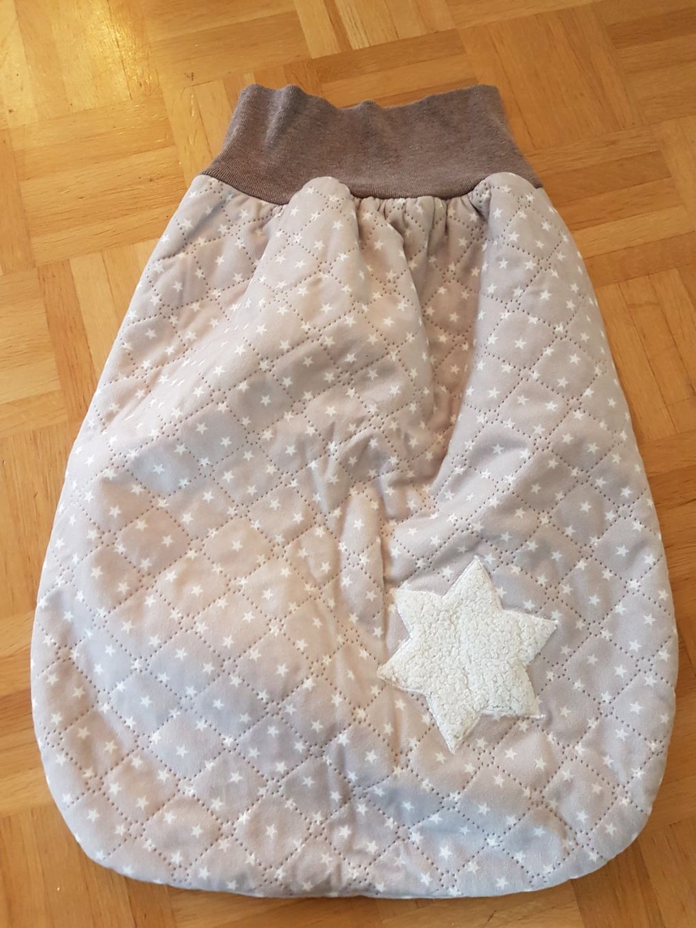 Sacchi a pelo: Kuscheliger Pucksack Teddyfutter Sterne – Usato da Cham venduto da Fischli84