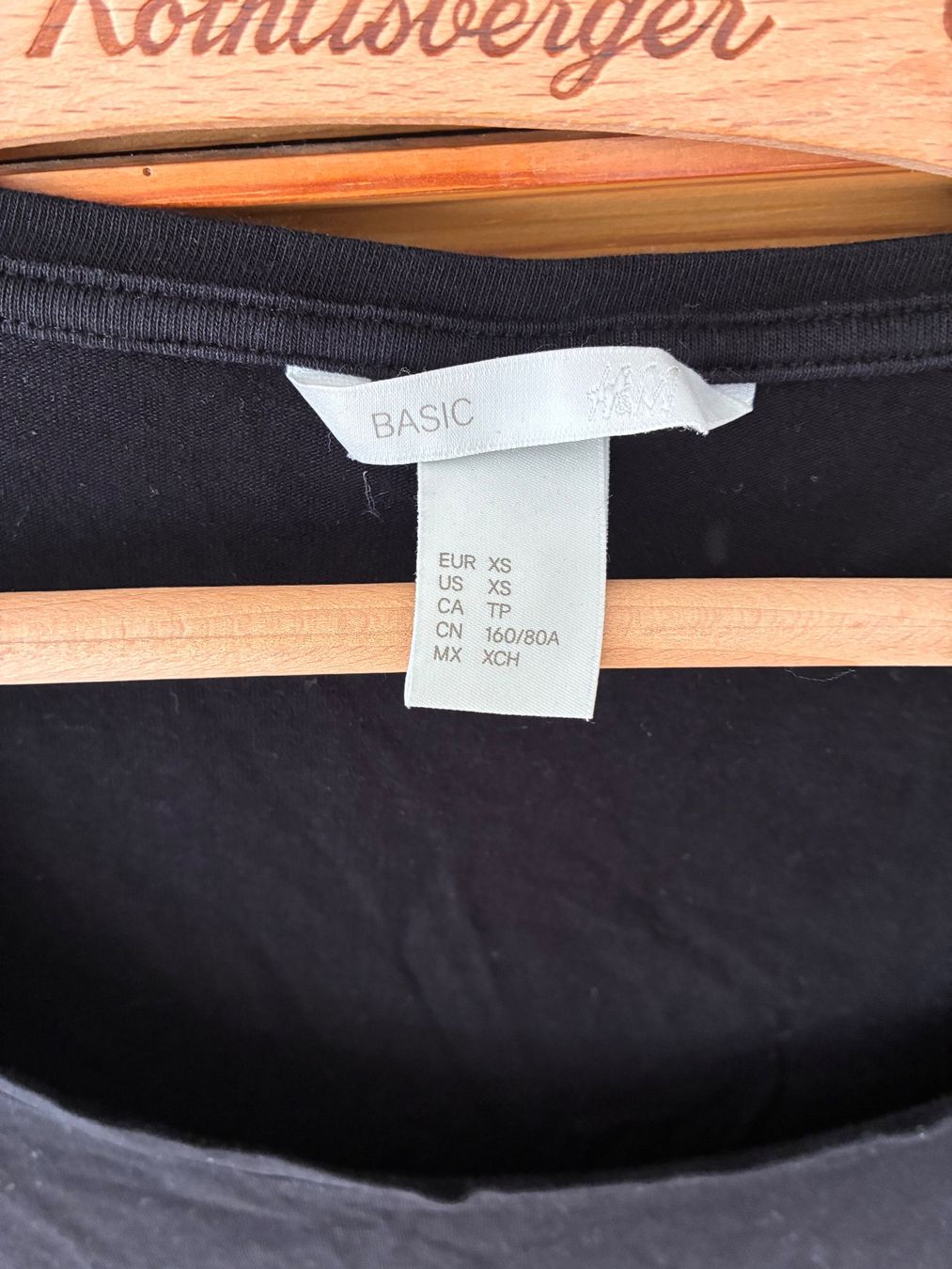 H&M Maglioni & Felpe: Schwarzes H&M Basic Langarmshirt, Grösse XS! – Usato da Bättwil venduto da tre_tj9g 1