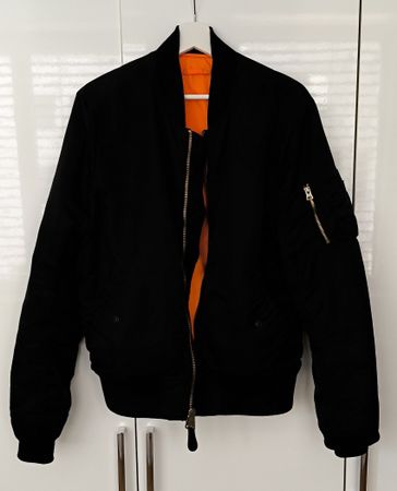 Bomberjacke Alphaindustries schwarz mit orange Futter