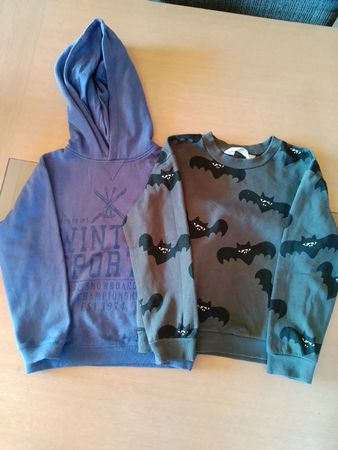 Lot de deux pulls pour enfant, taille 122/128