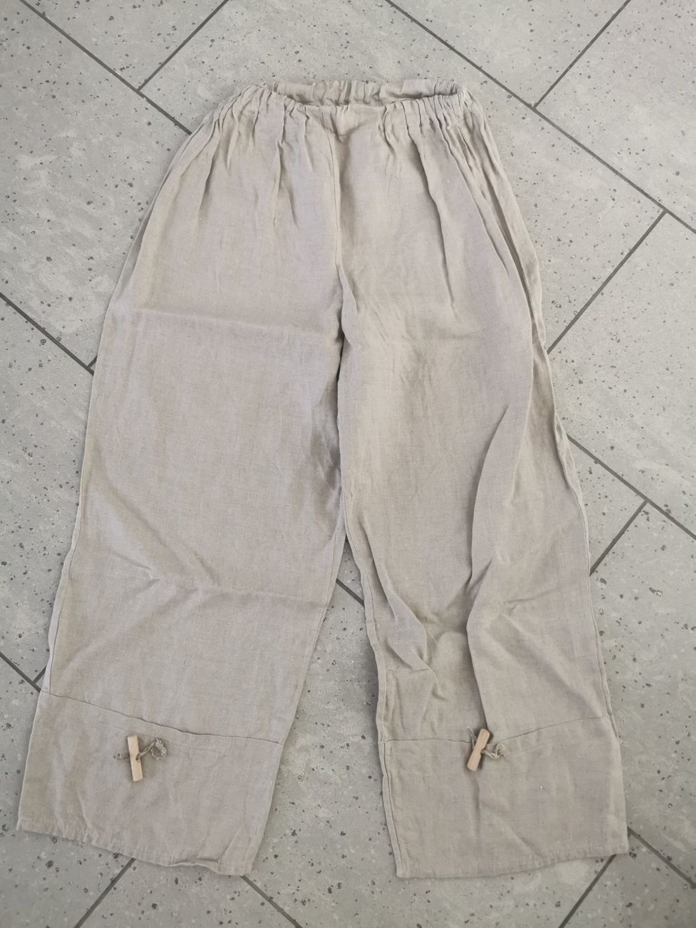 Pantaloni: Beige farbene Hose, Gr. L – Nuovo (secondo la descrizione) da Malters venduto da Wahni81