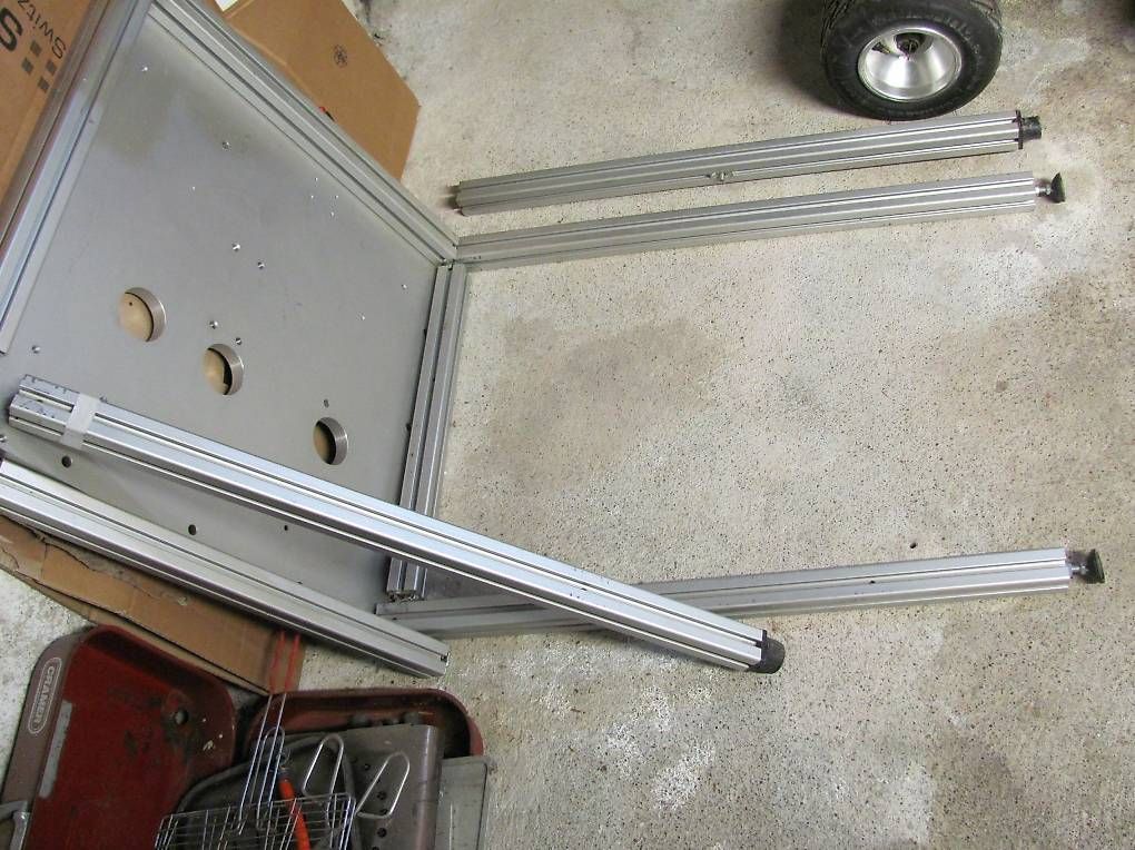 Tavoli: Maschinentisch mit dicker Aluplatte – Usato da Neuenkirch venduto da Karacko
