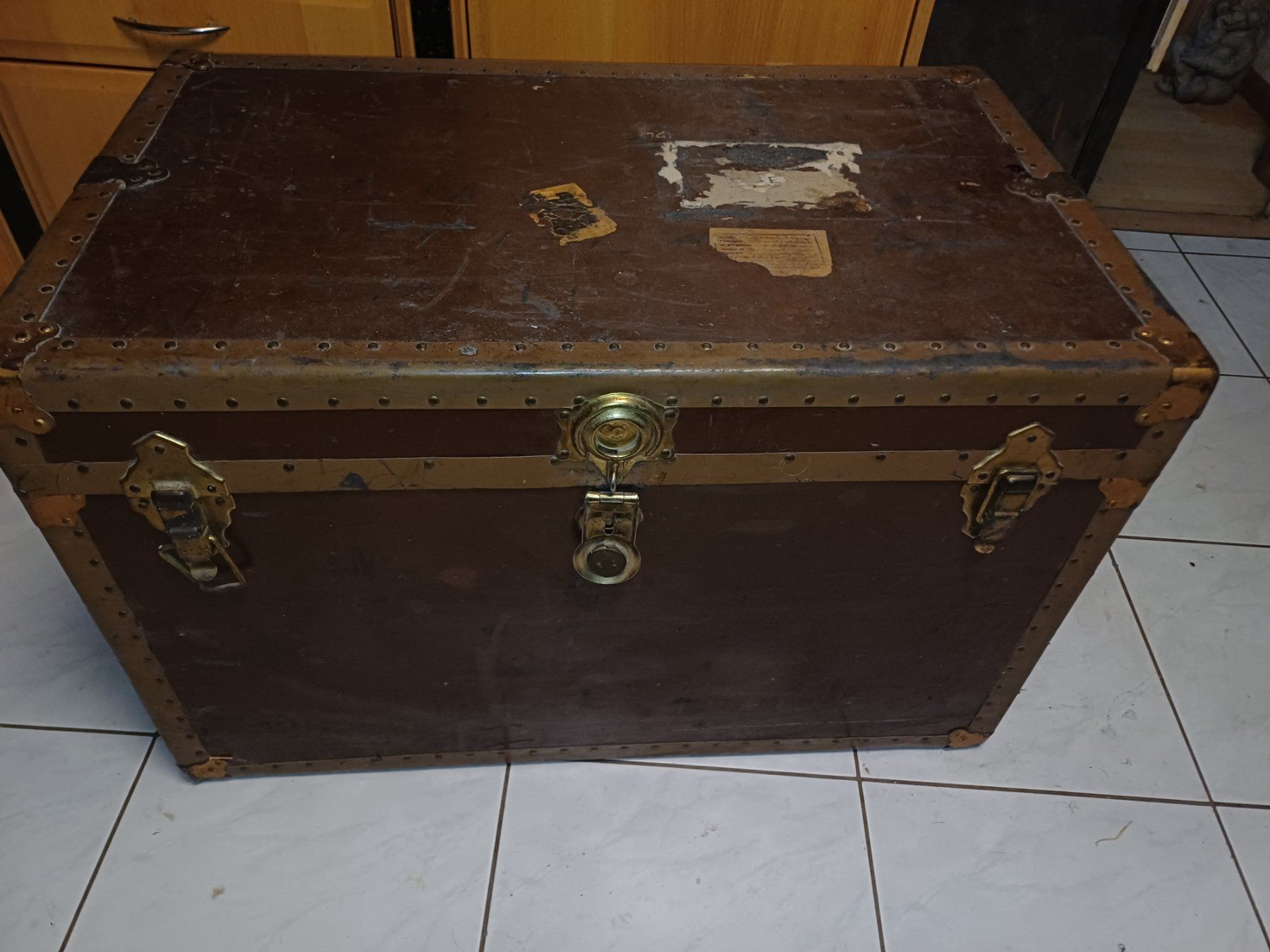 Cassapanche: ANTIKE TRUHE AUS DEN 30IGER – Usato da Zullwil venduto da imh_lq9s 2