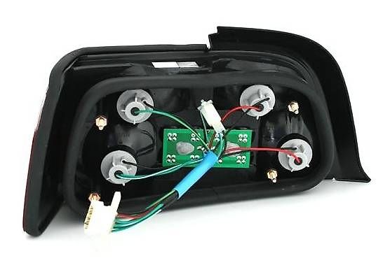 Tutti pezzi di ricambio auto: BMW E36 COUPE FEUX ARRIERES EN LED – Usato da Münchwilen TG venduto da SwissTuningShop 1