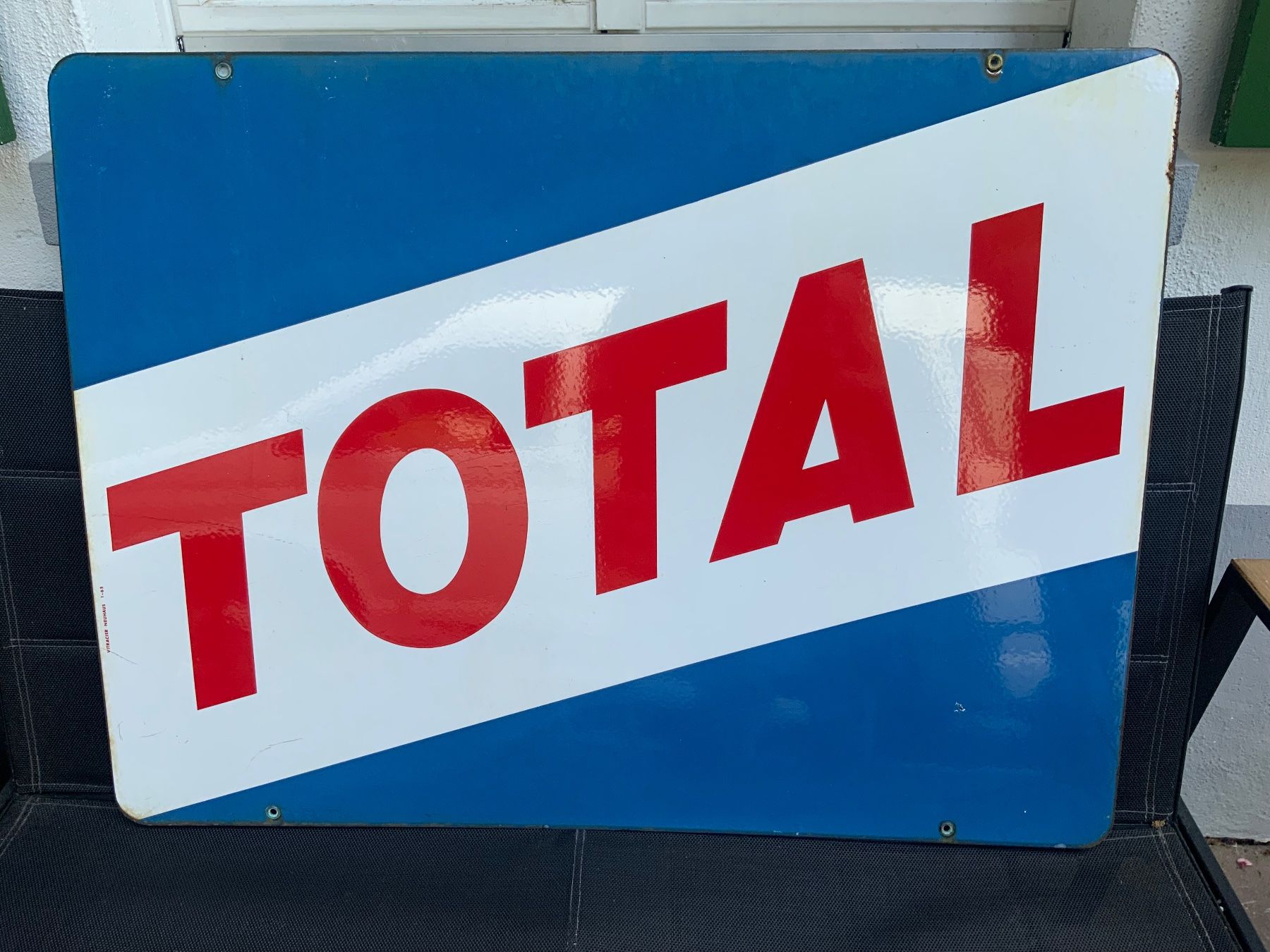 Insegne: TOTAL Schild Emailschild beidseitig, 1965, Dachbodenfund – Usato da Willisau venduto da Minali