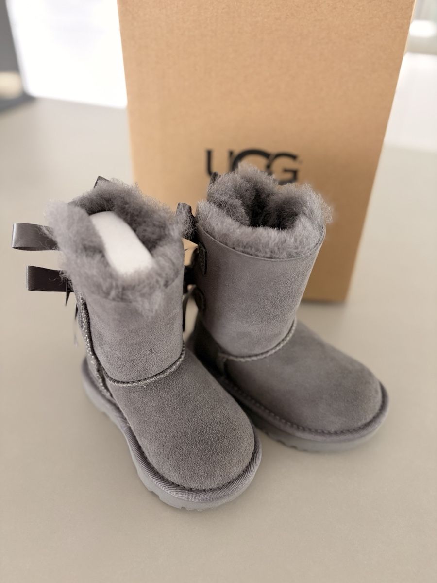 Ugg Scarpe per ragazze: UGG Bailey Bow II, Grösse 22 – Nuovo e nell'imballaggio originale da Aarberg venduto da Daniela300