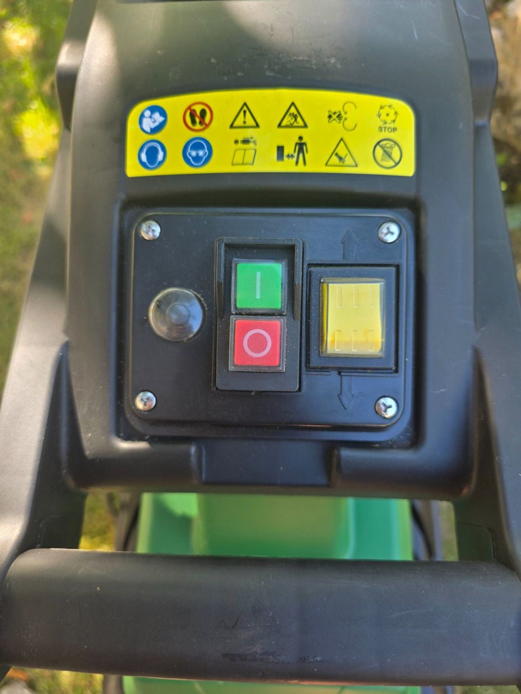 Häcksler: Walzenhäcksler 2000W – Neu (gemäss Beschreibung) aus Dielsdorf von Entro 2