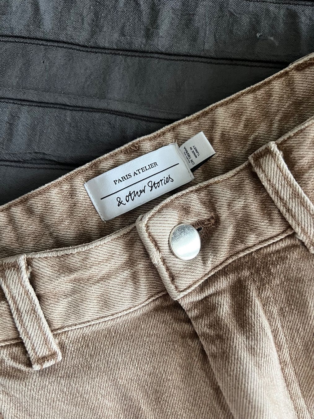 Jeans: & Other Stories beige jeans – Usato da Adliswil venduto da nat_7q7l 1