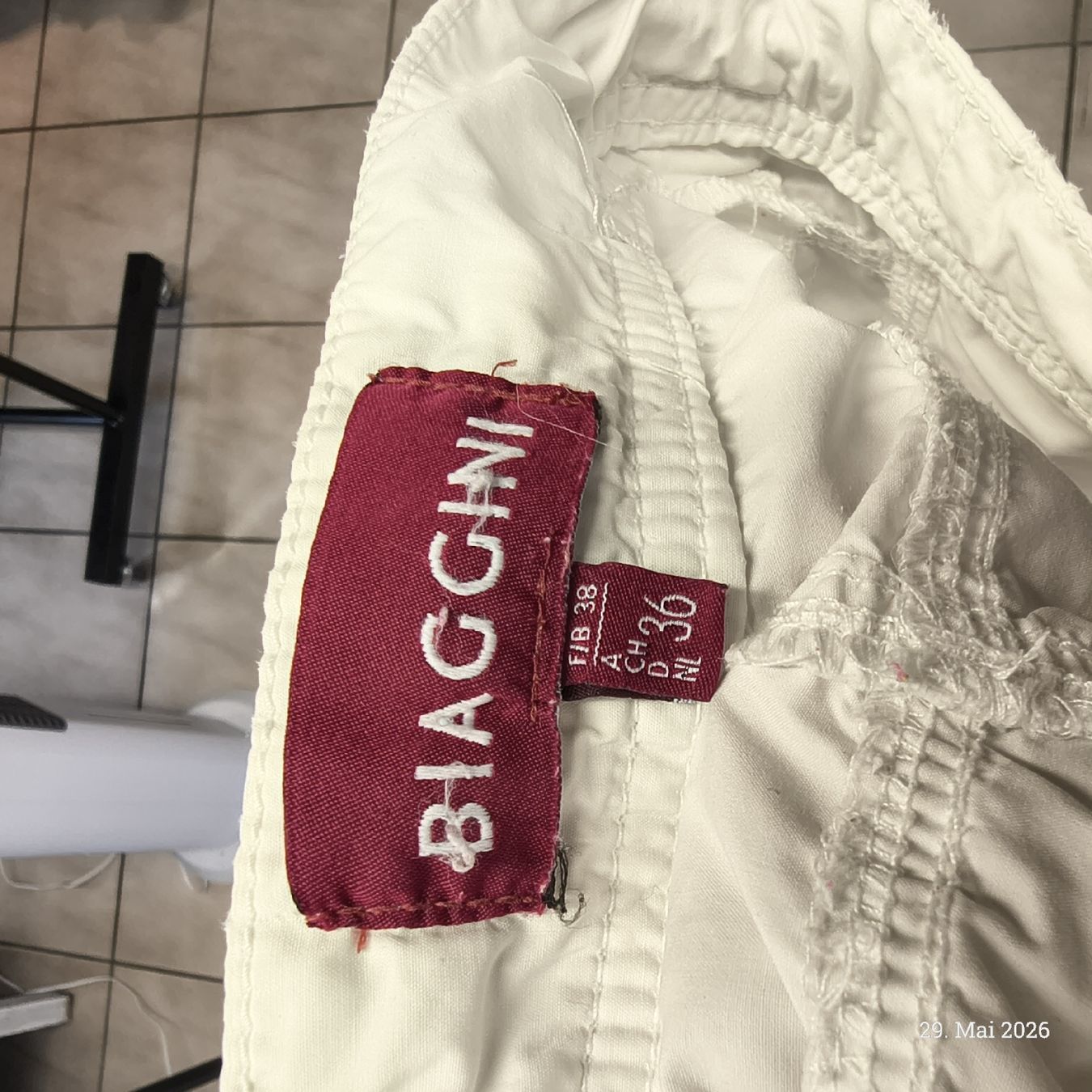 Pantaloni: Sommerliche Capris weiss, Gr. 36, Biaccini – Usato da Emmetten venduto da SecondhandSiska 2