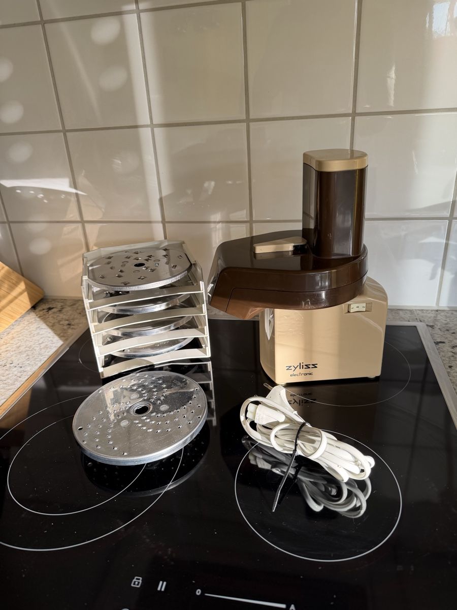 Zyliss Elettrodomestici da cucina: Zyliss Elektro-Raffel mit Einsätzen, top – Usato da Zürich venduto da sne.swiss 1