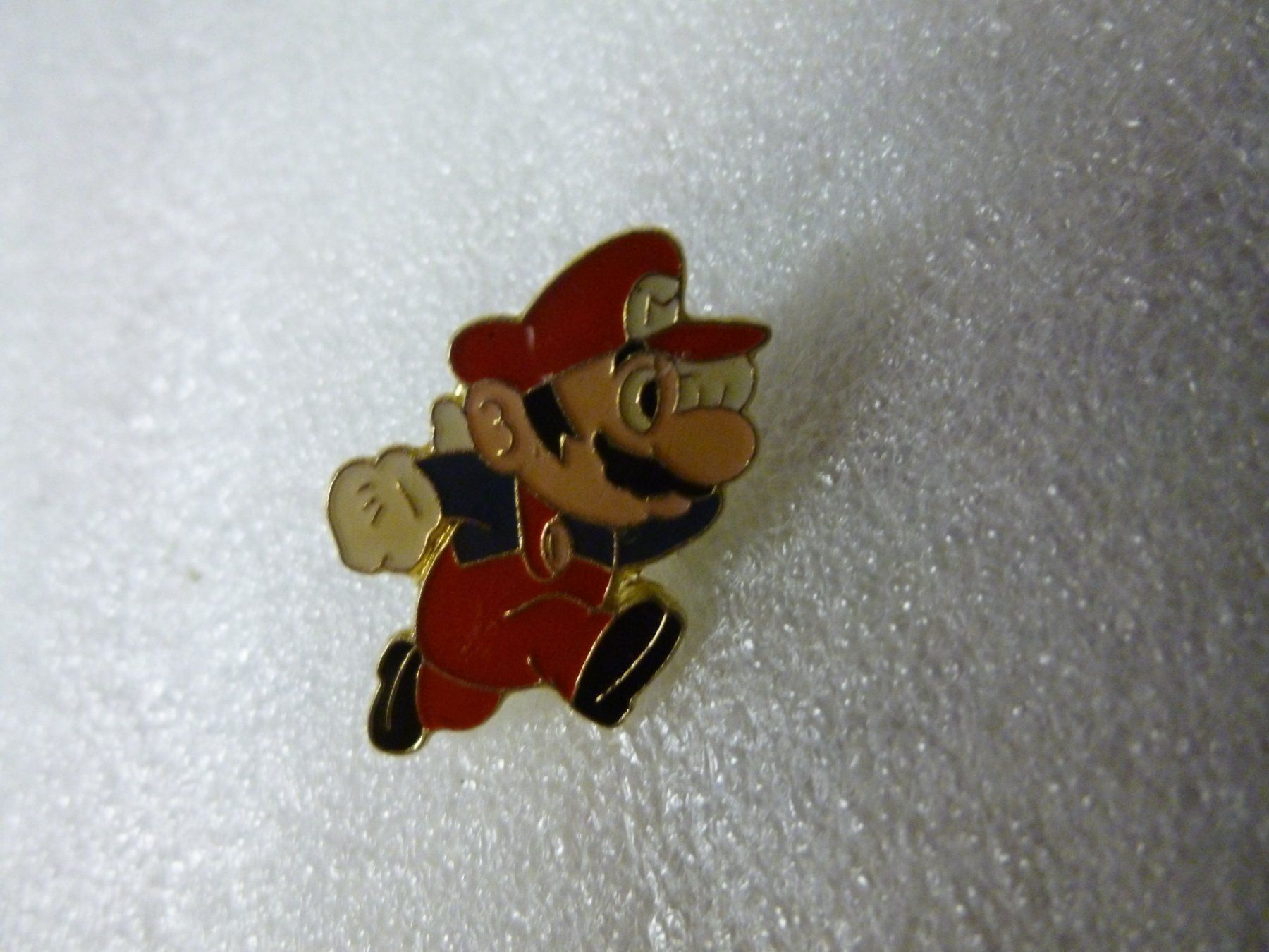 Broschen & Nadeln: Nintendo Pins - Mario on the run – Gebraucht aus Pambio Noranco von Pol69