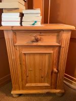 Massive Nachttische aus Holz, 2er Set – Landhausstil
