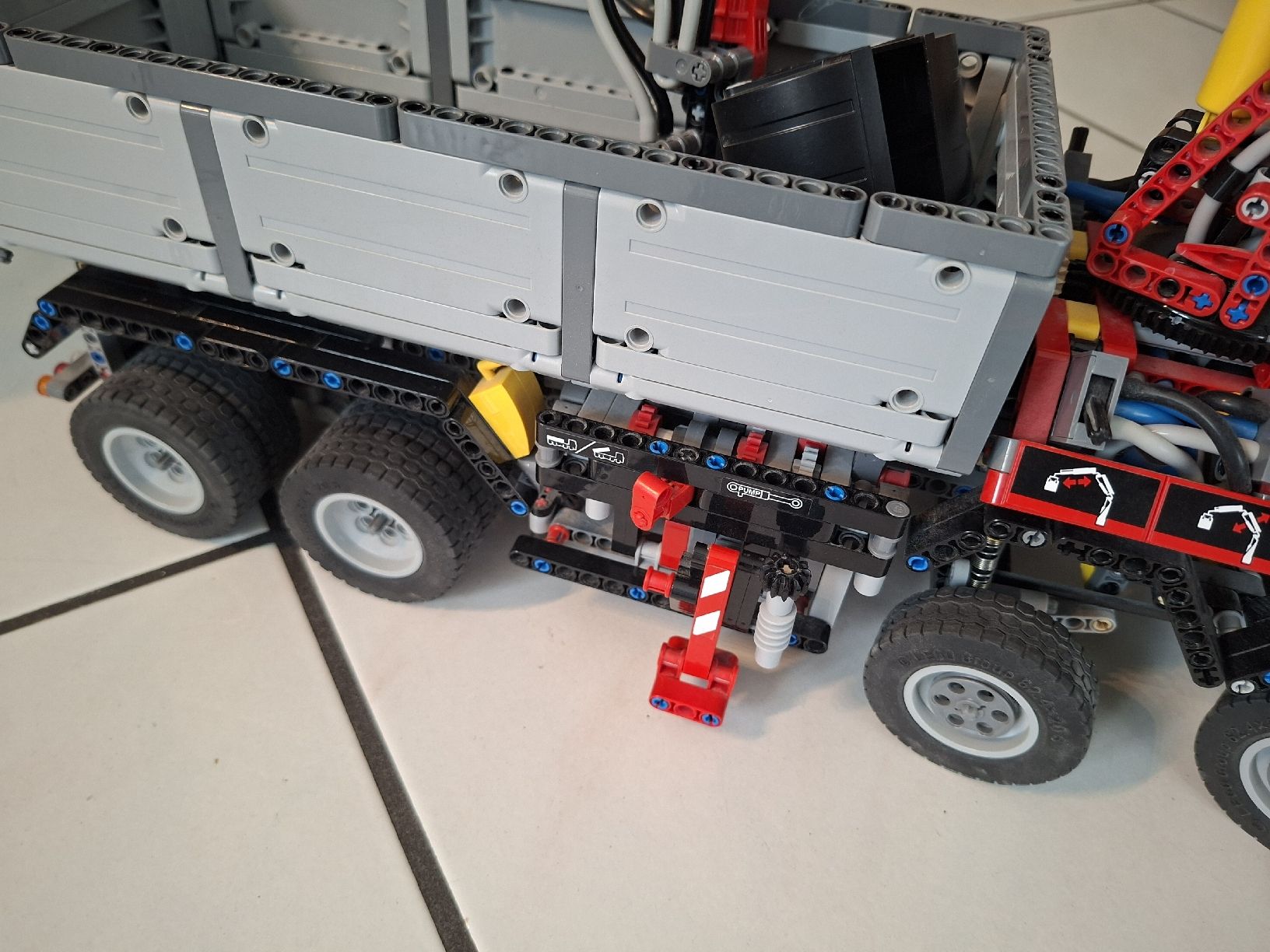 Lego Jouets: Lego Technik 42043 Merceders-Benz Arocs – D'occasion à Schattdorf par mamo1952 4
