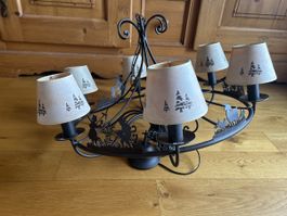 Lampe suspendue en métal avec découpages