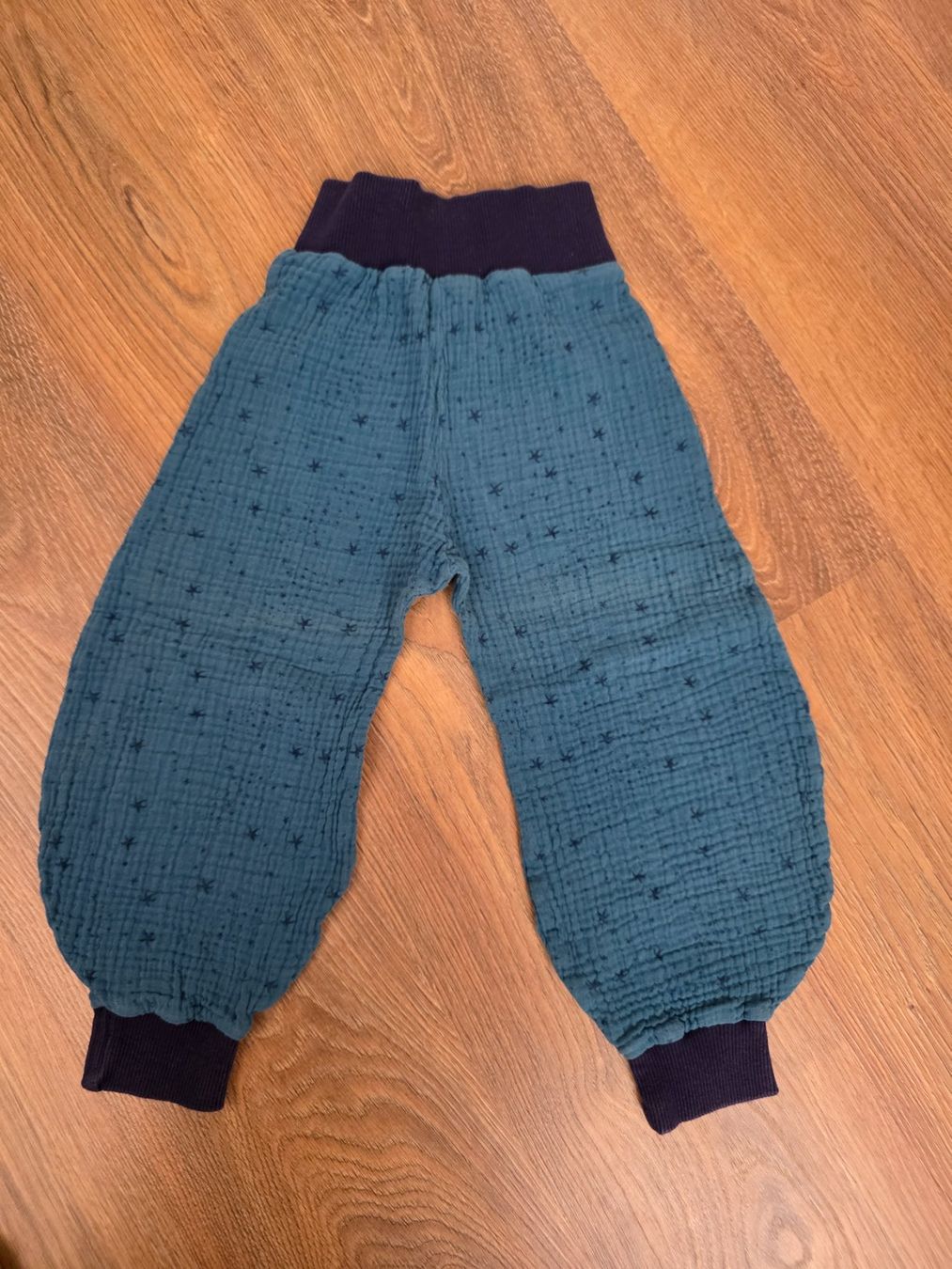 Pantaloni: Hose, Jogginghose, Stoffhose Gr. 98/104 – Usato da Nebikon venduto da Japostyle 1