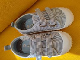 Sneakers con velcro taglia 28
