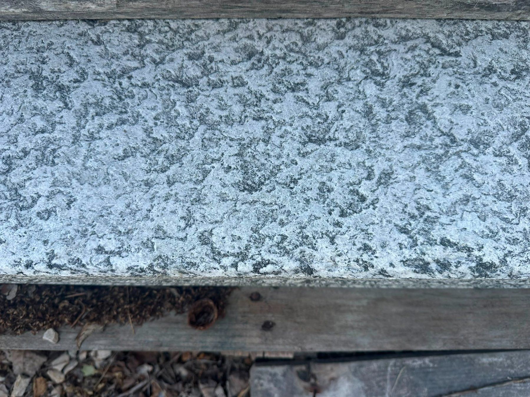 Rivestimenti per pavimenti: 8 Stk. Serizzo Platten 100x30x4cm, Oberfläche gestrahlt – Nuovo e nell'imballaggio originale da Steinmaur venduto da Steinbeisser 1