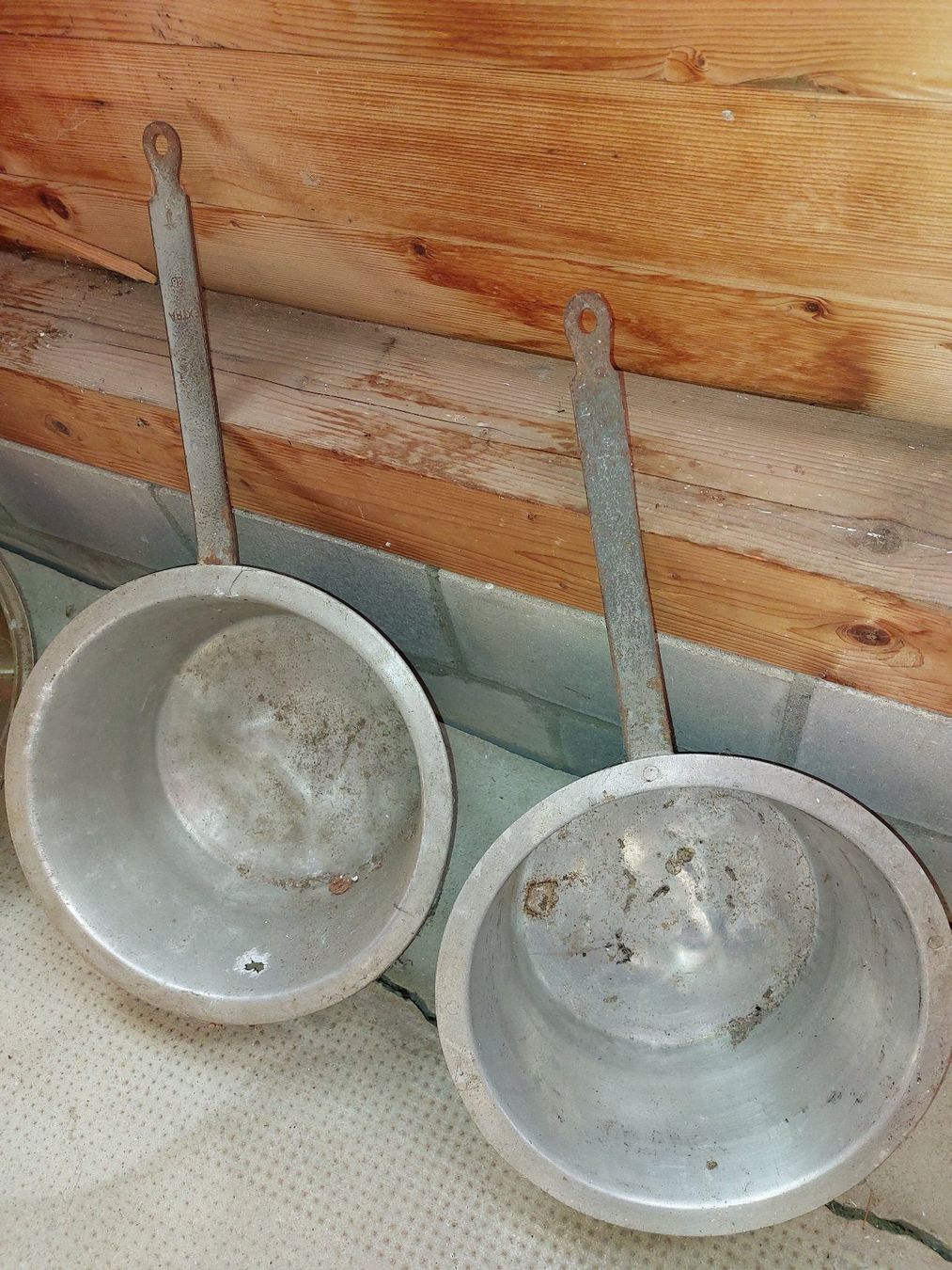 Padelle: 3 Antike Holzherdpfannen – Usato da Kloten venduto da Romy45 1