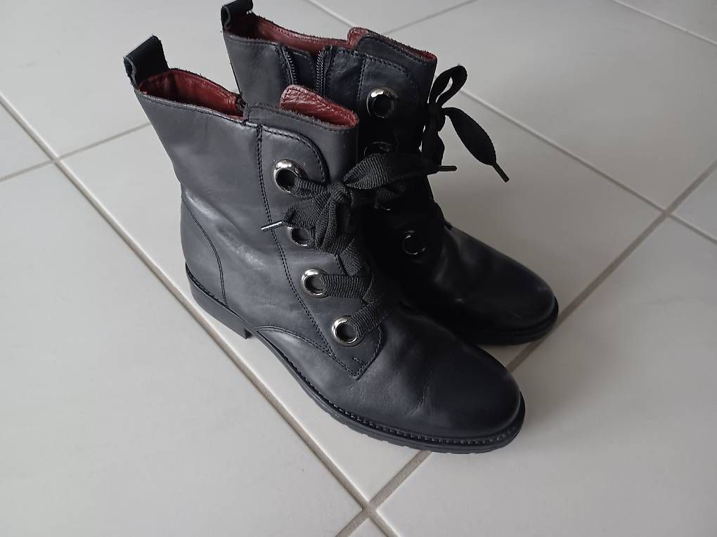Scarpe da donna: Boots echtes Leder gr.39 – Nuovo (secondo la descrizione) da Bronschhofen venduto da Katrusja
