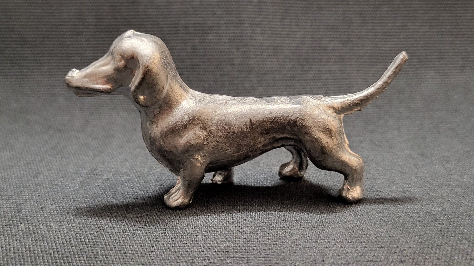 Statuette: Kleiner Metall-Dackel "I" – Usato da Basel venduto da spinne02