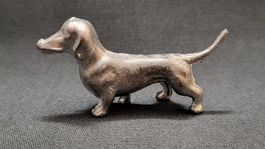 Kleiner Metall-Dackel "I"