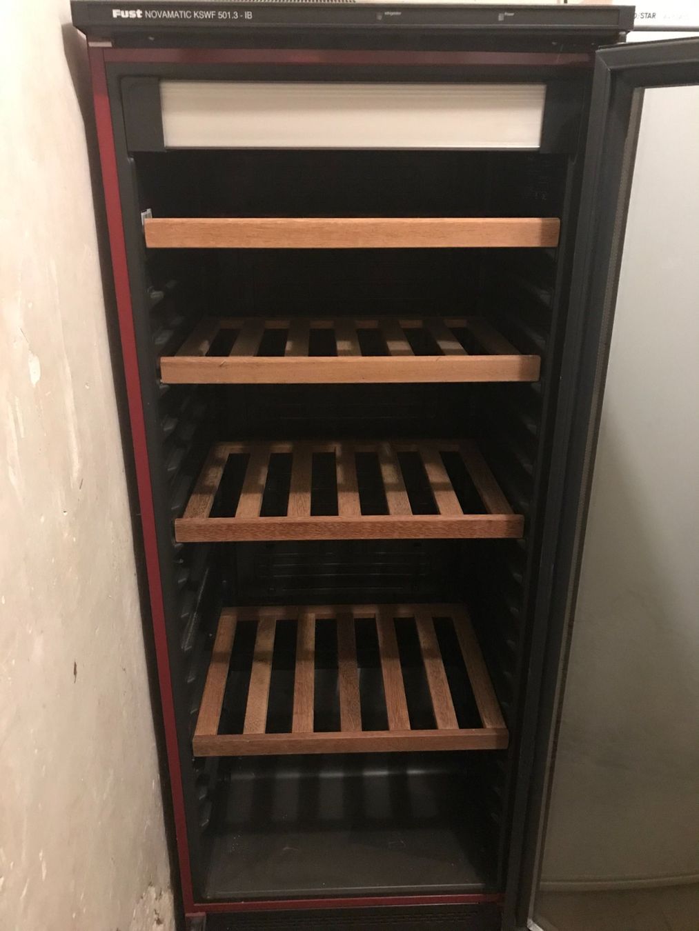 Kühlschrank: Cave à vin – Gebraucht aus Moutier von Casotti 1