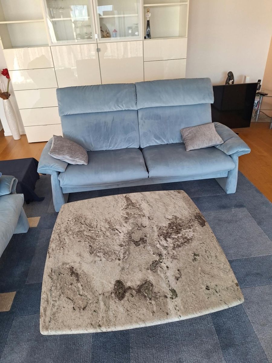 Sofas: 2 Sofas mit Tisch und Teppich – Gebraucht aus Jona von Bipfi 1