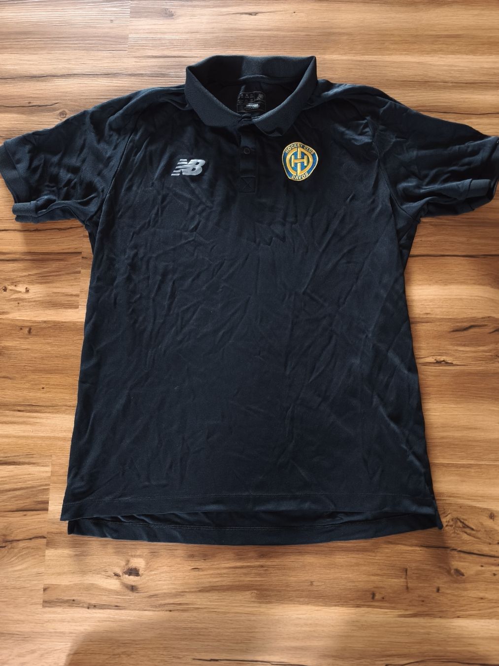 New Balance Leibchen & Hosen: HC Davos Funktionsshirt XL – Gebraucht aus Altishausen von PS1992