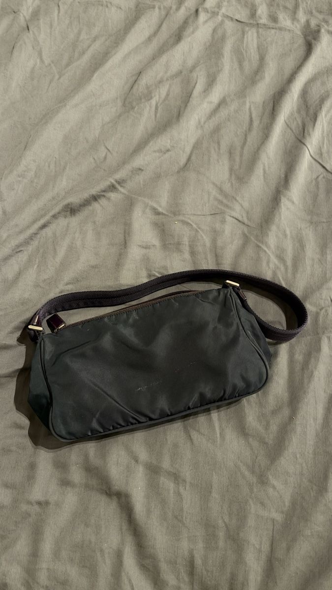 Prada Borse: Prada Vintage Nylon Shoulderbag – Usato da Grasswil venduto da Flohryn 1