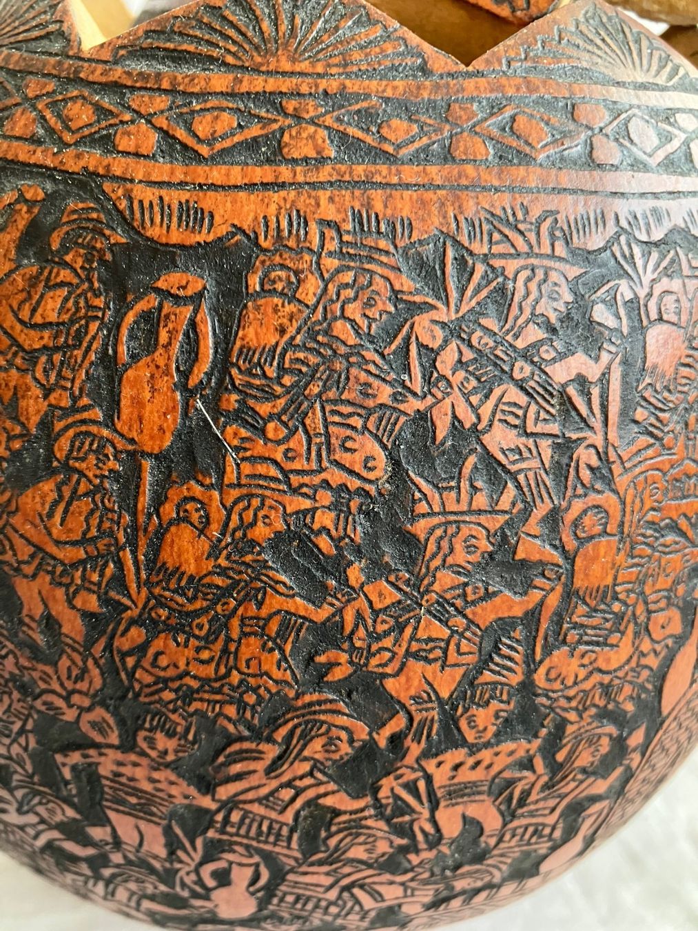 Skulpturen & Statuen: Kalabasse reich geschnitzt 19cm – Gebraucht aus Zürich von aannnnaa48