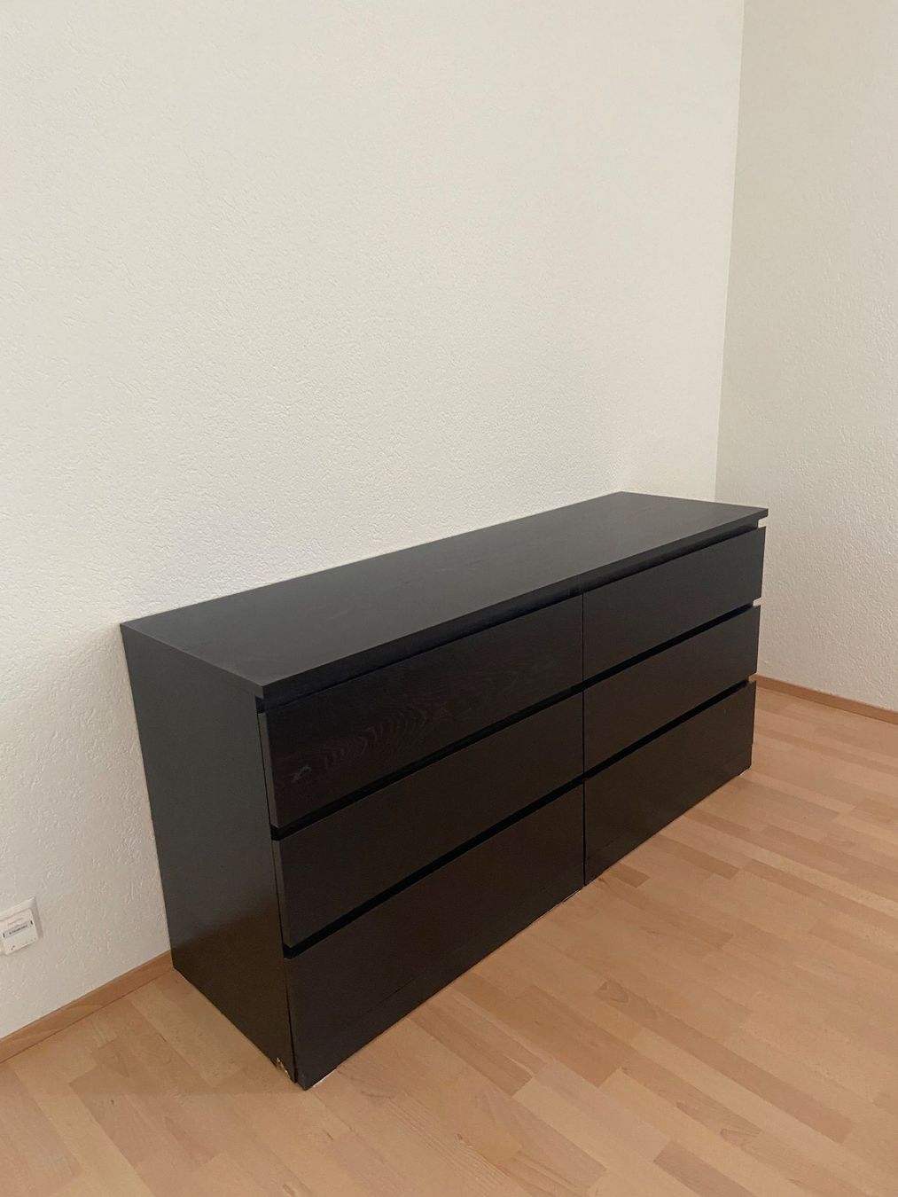 Ikea Cassettiere: Schwarze Malm Kommode mit 6 Schubladen – Usato da Bern venduto da sin_85yn 1