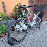 Vélo électrique argenté M bonne état