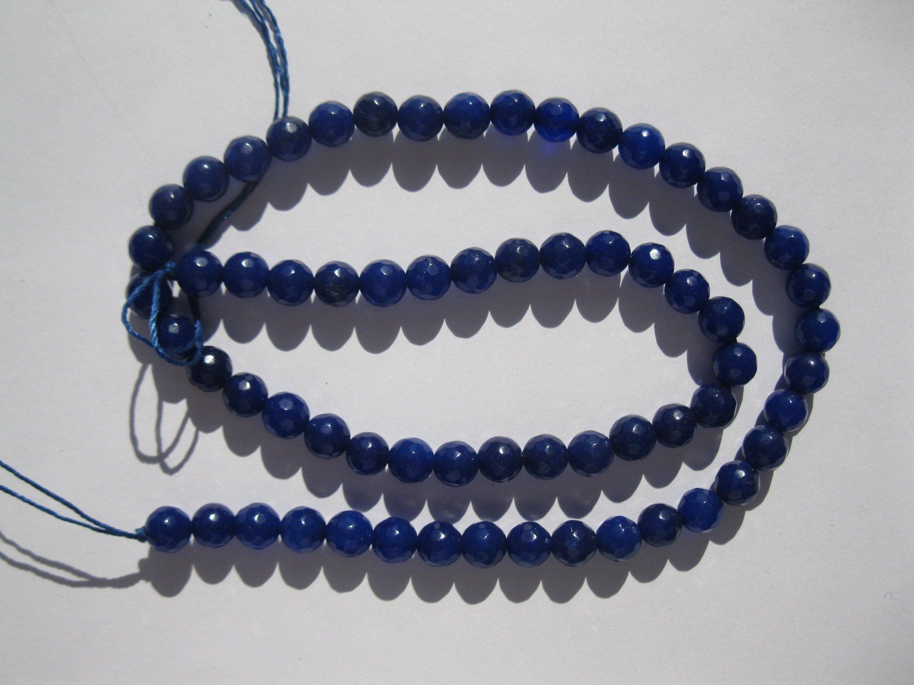 Perle (finte): 1 Strang Achat dunkelblau 6mm facettiert – Nuovo e nell'imballaggio originale da St. Margarethen TG venduto da LuanaKa 1