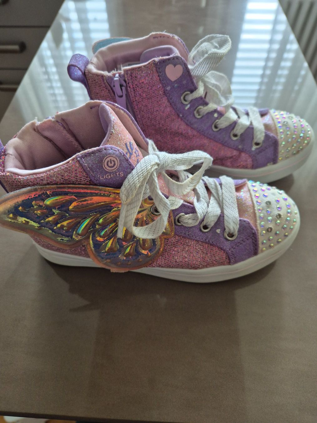 Skechers Scarpe per ragazze: Skechers Butterfly Wishes Gr.31 – Usato da Brugg AG venduto da piniata 1