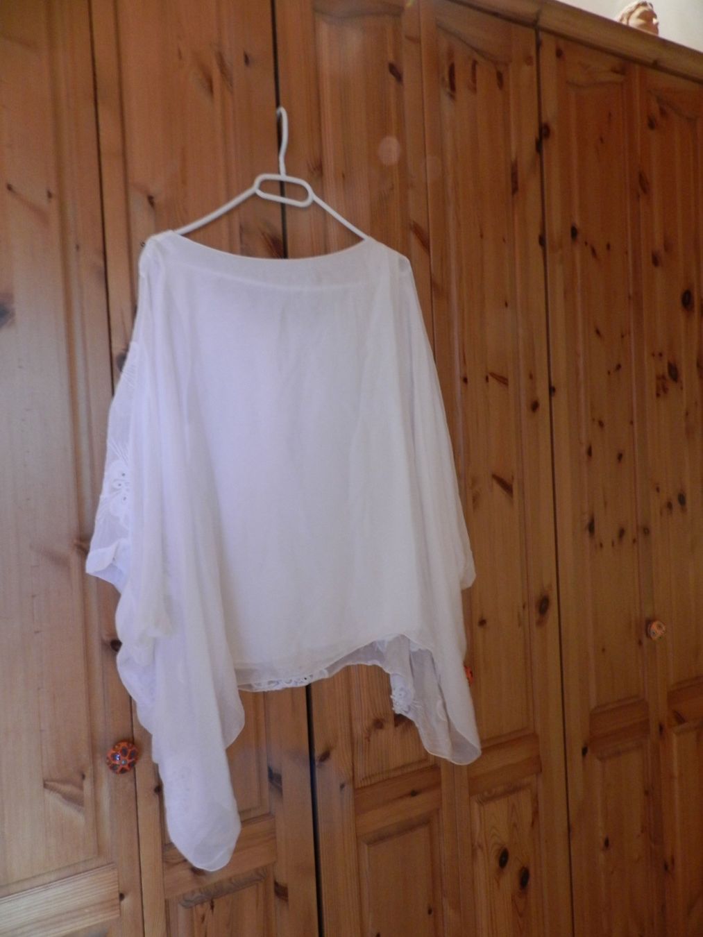 Tuniken: Blouse Tunique  blanche avec perles – Gebraucht aus satigny von cara68 1
