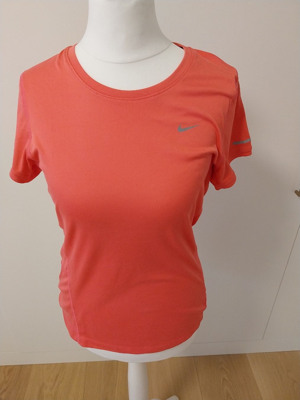 Nike T-shirts: Nike Running Top S – D'occasion à Oberwil BL par A.Mohler