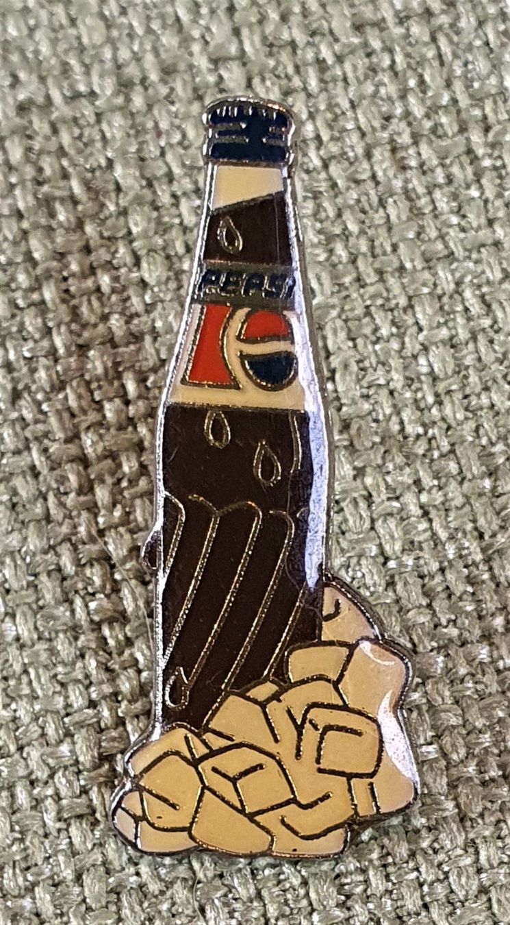 Placchette & Badge: F634 - Alter Pin Pepsi mit Eis – Usato da Reinach BL venduto da Boston-Verkauf