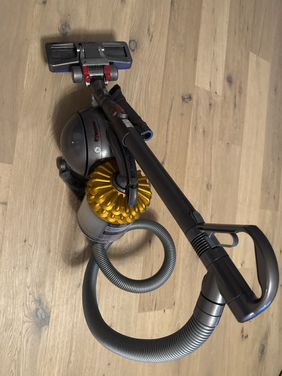 Dyson Aspirapolveri & Accessori: Dyson Cinetic DC52 Allergy Vacuum Cleaner – Usato da Fällanden venduto da sofileinlo 1