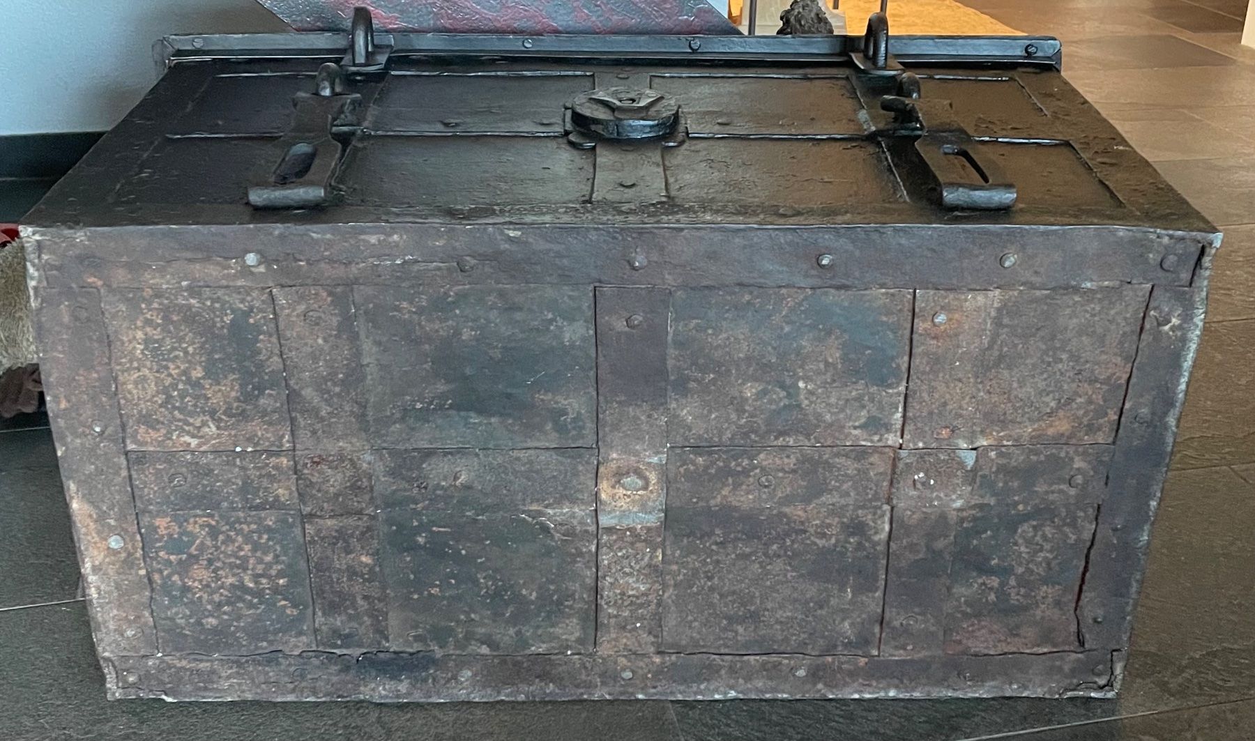 Cassapanche: Antik Kriegskasse Eisentruhe – Usato da Rorschacherberg venduto da farmer61 9