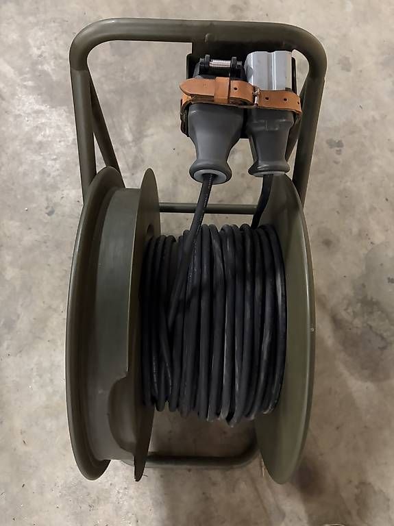 Câbles: Kabel Rolle Militär  – D'occasion à Lausen par Gjuliana4 4