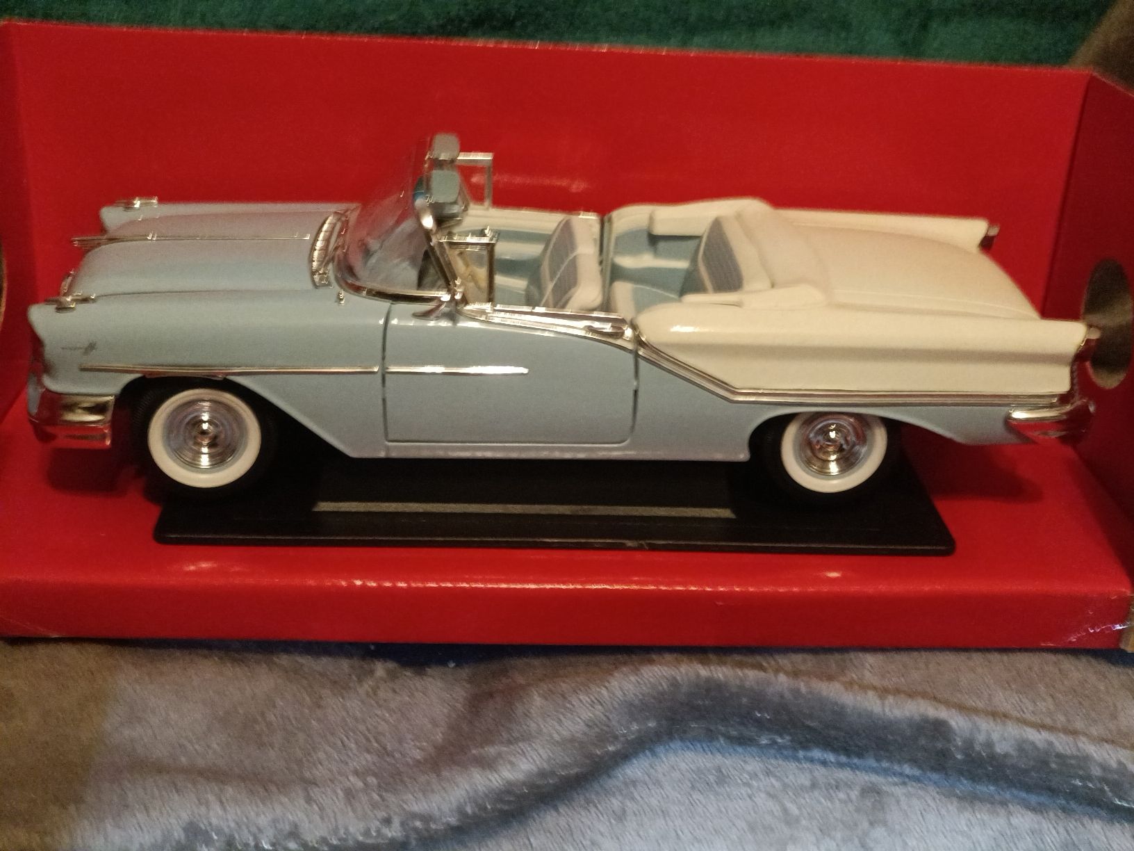 Modellini d'auto: 1/18 1957 Oldsmobile Super 88 – Nuovo e nell'imballaggio originale da Köniz venduto da Mhoschitinu 1
