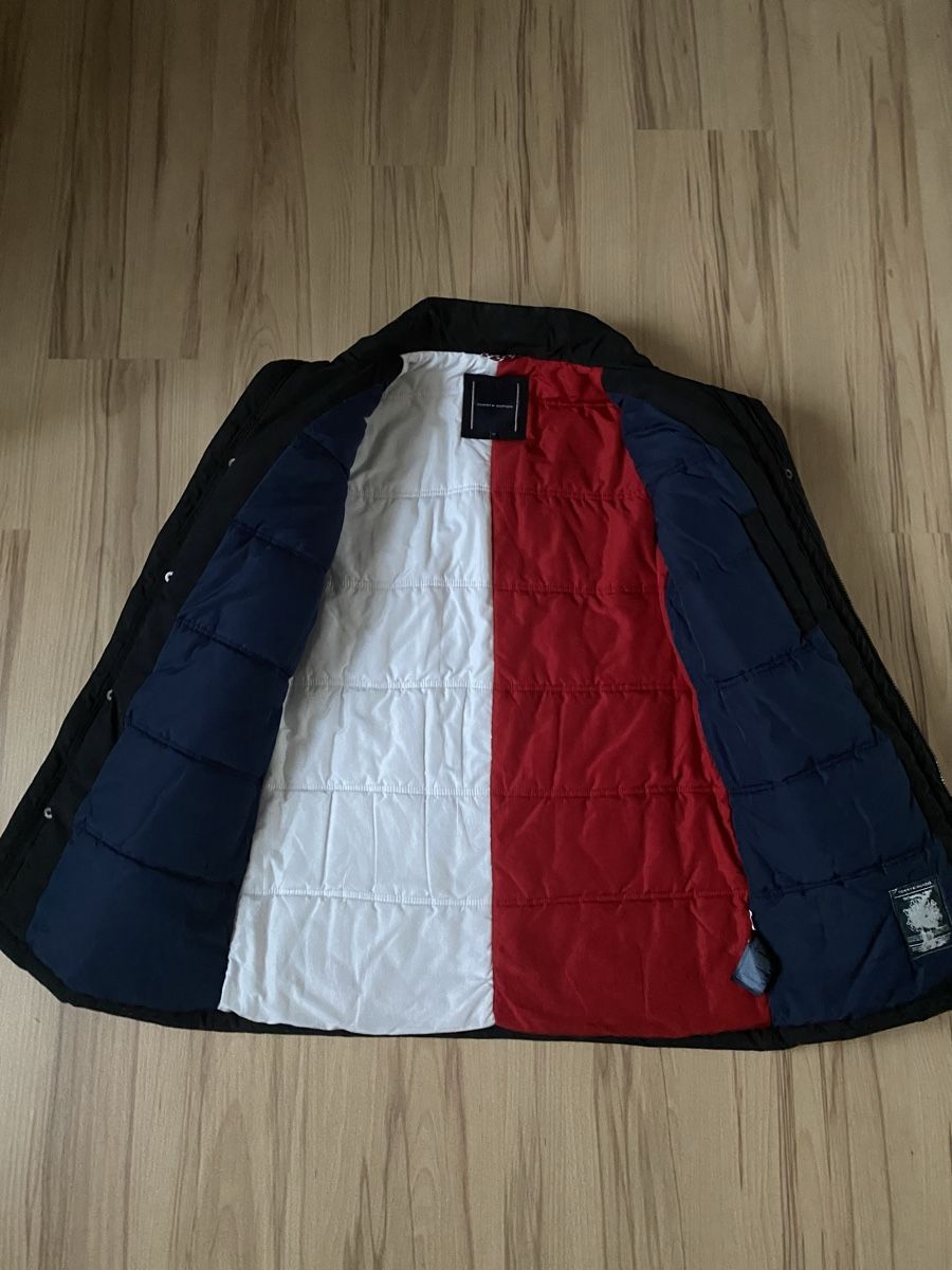 Giacche: TOMMY HILFIGER WINTERJACKE SCHWARZ GR. 176 – Usato da Arbon venduto da arminnnn 1