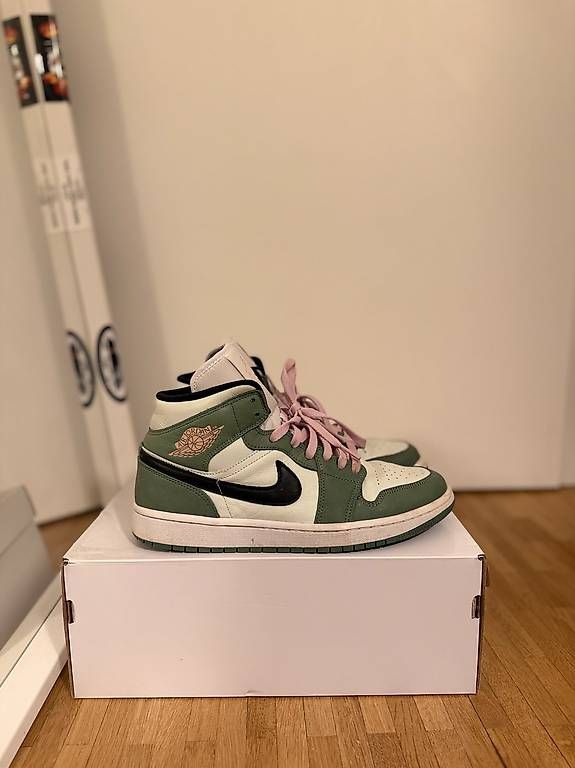 Jordan Scarpe da uomo: Air Jordan 1 Mid SE Dutch Green – Usato da Bussigny venduto da jam_kd2f 1