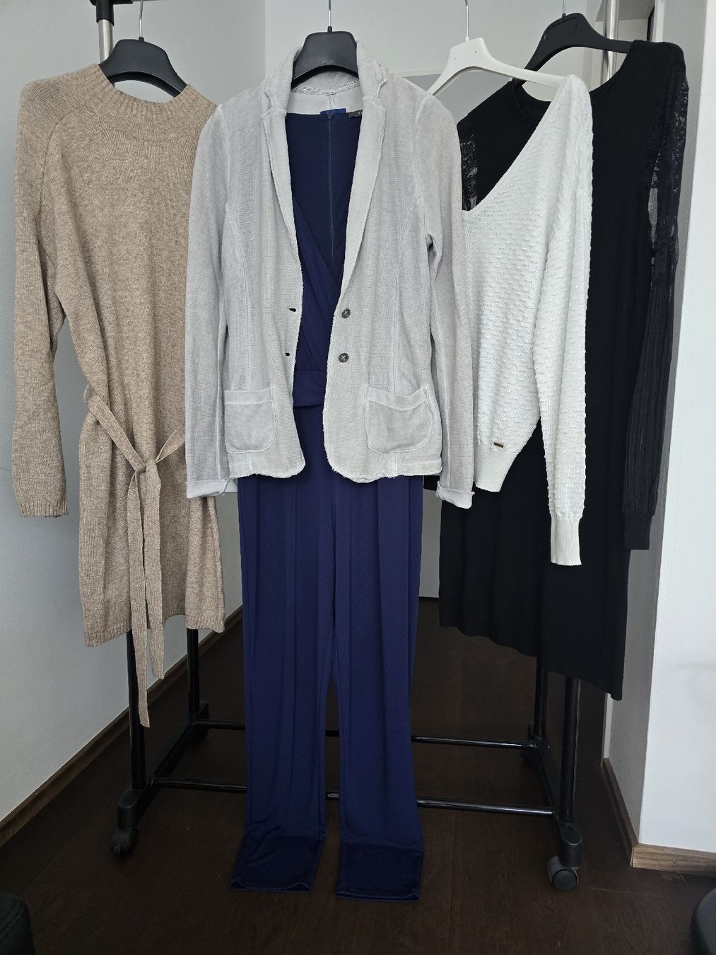 Esprit Lotti di vestiti: Kleiderpaket "Grösse S" Pepe Jeans, Tom Tailor, Esprit... – Usato da Rorschacherberg venduto da Olgamedved