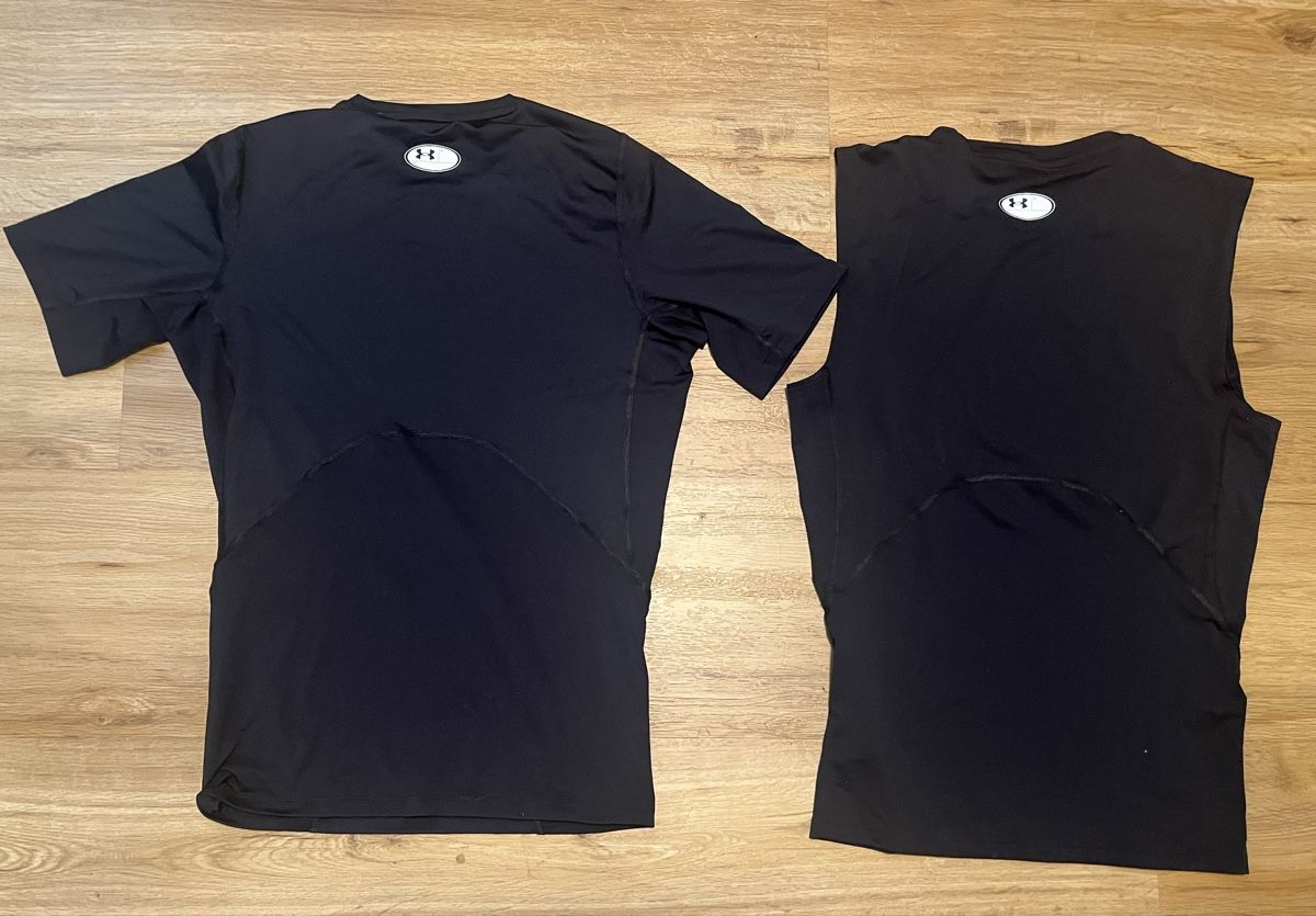 Under Armour T-shirt: Neues Under Compression T-Shirt und Compression Tank-Top – Nuovo (secondo la descrizione) da Oberengstringen venduto da moritzElectro 1