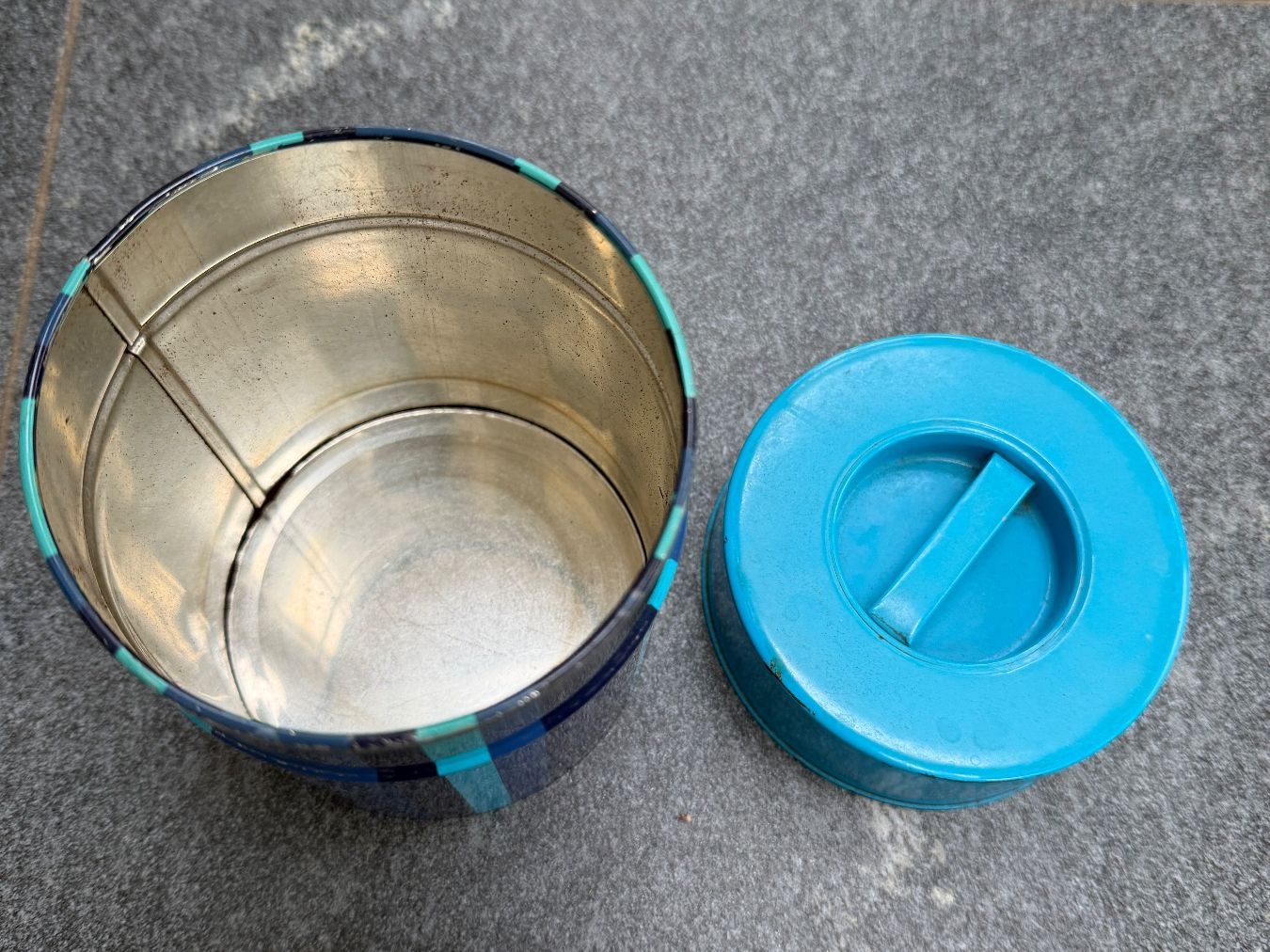 Zuccheriere: Blaue Vintage Dose mit Deckel, Retro Design, Blechdose – Usato da Otelfingen venduto da Markthalle_C 3