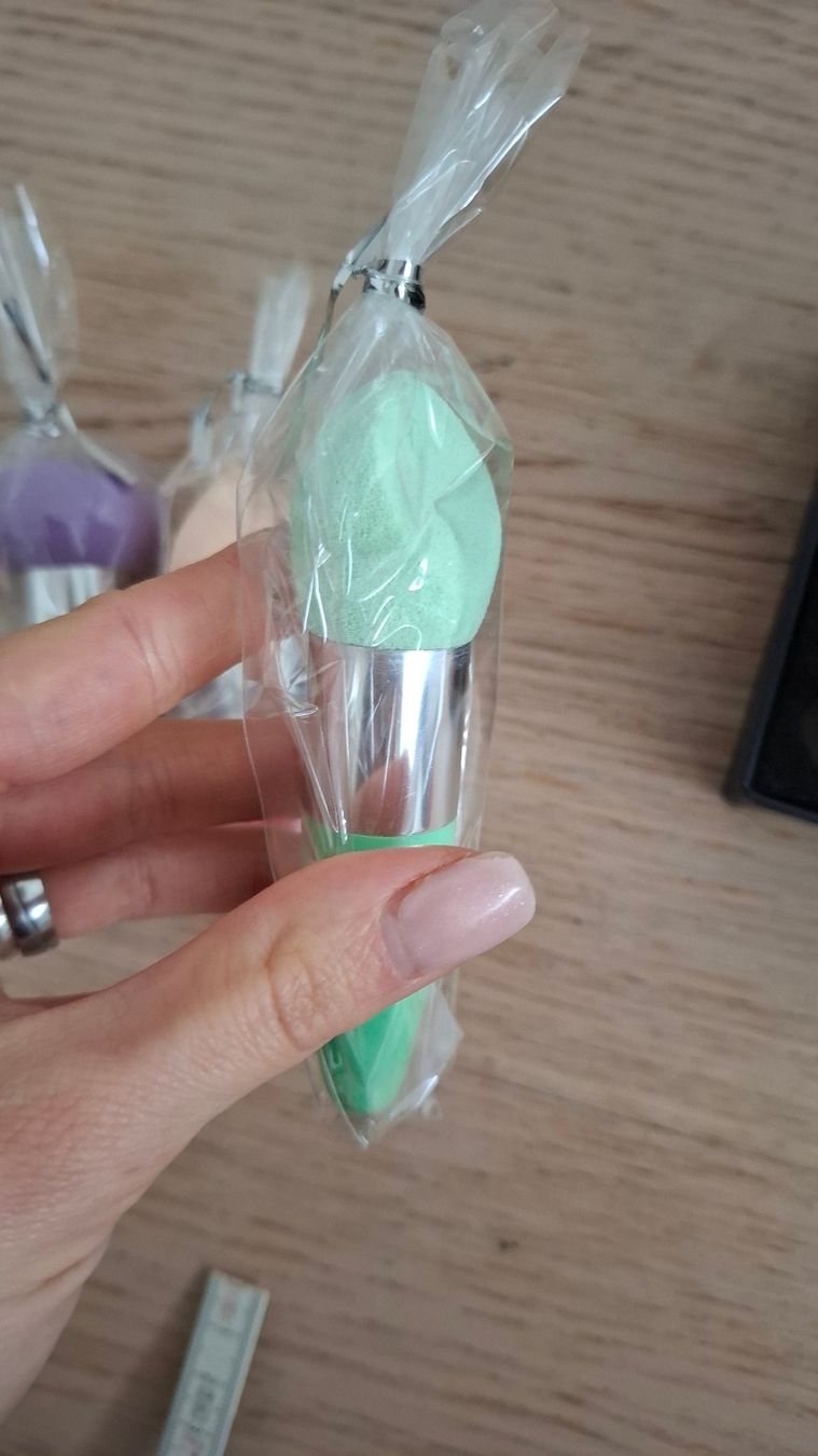 Make-up: Restposten Makeup-Keilschwamm / Foundation-Schwämme – Nuovo e nell'imballaggio originale da Rickenbach b. Wil venduto da Beautiful.Things 3