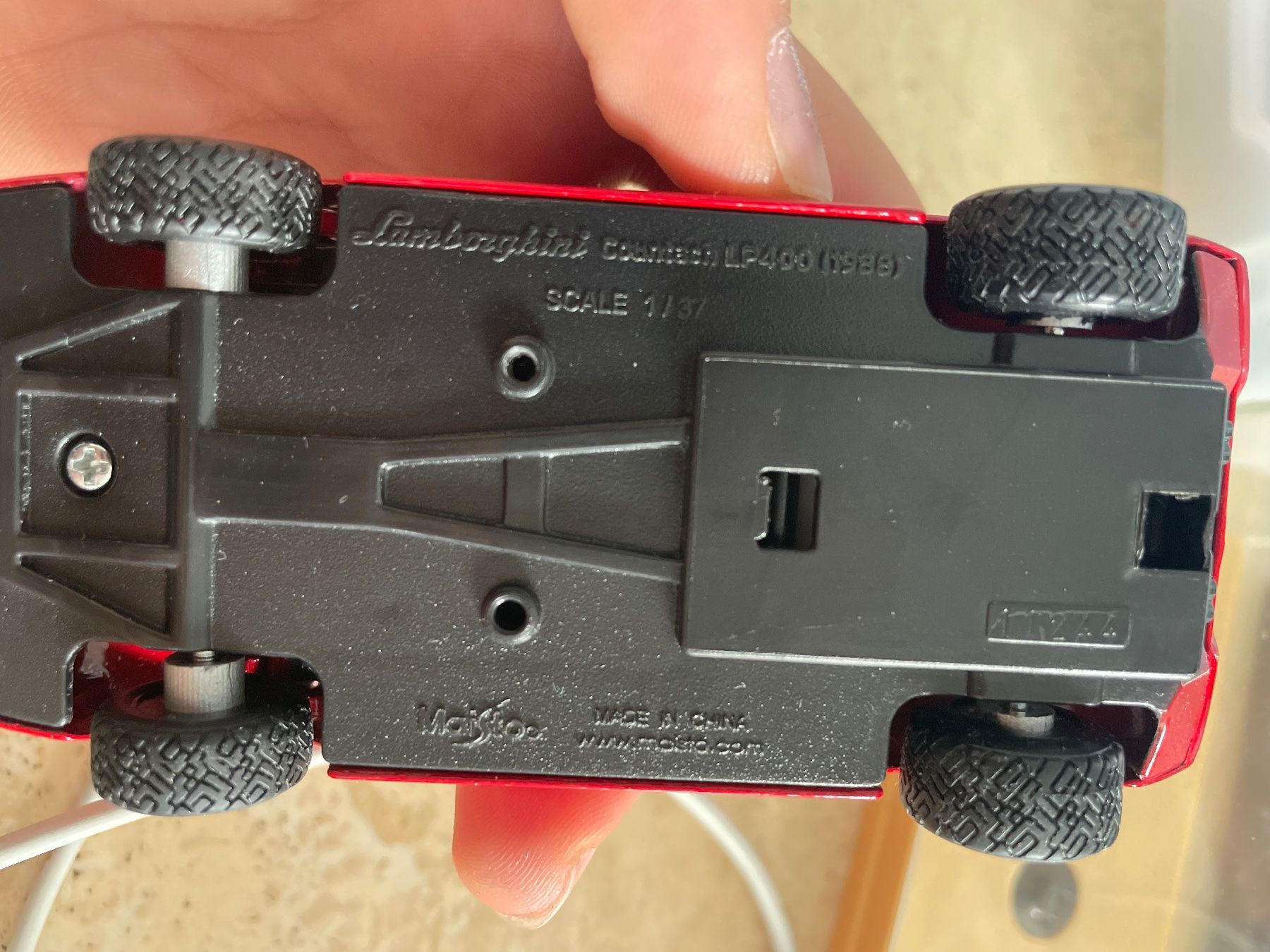 Lamborghini Modellini d'auto: Maisto Countach 1/37 OVP – Nuovo (secondo la descrizione) da Pfäffikon SZ venduto da Anfh8806 1