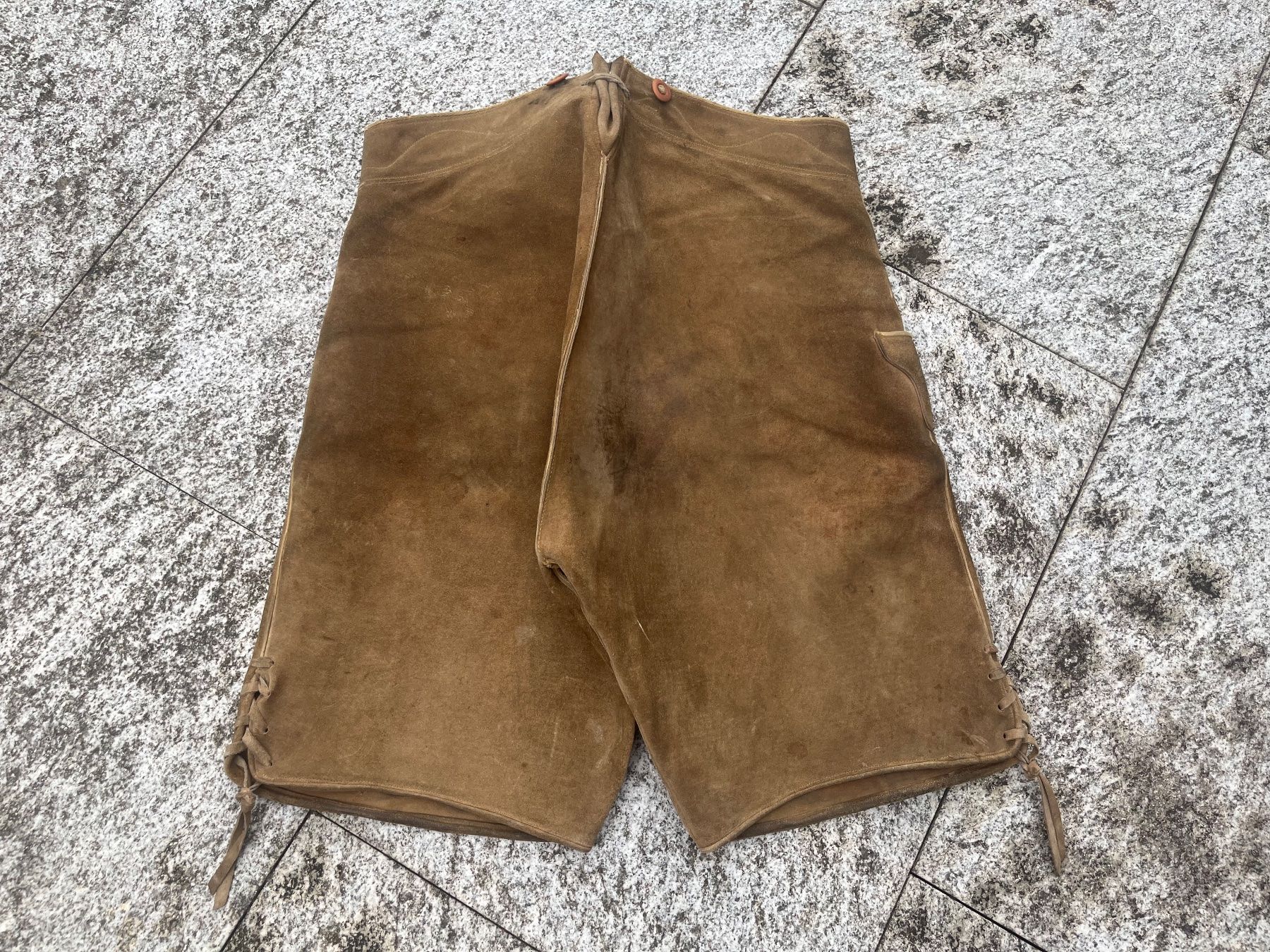 Pantaloni: Bayrische Lederhose – Usato da Bottmingen venduto da Puffsack 1