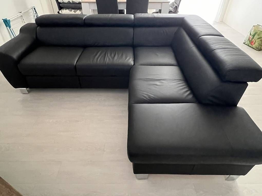 Divani: Ecksofa aus Leder mit Schlaffunktion und Stauraum – Usato da Pfungen venduto da Pumii1